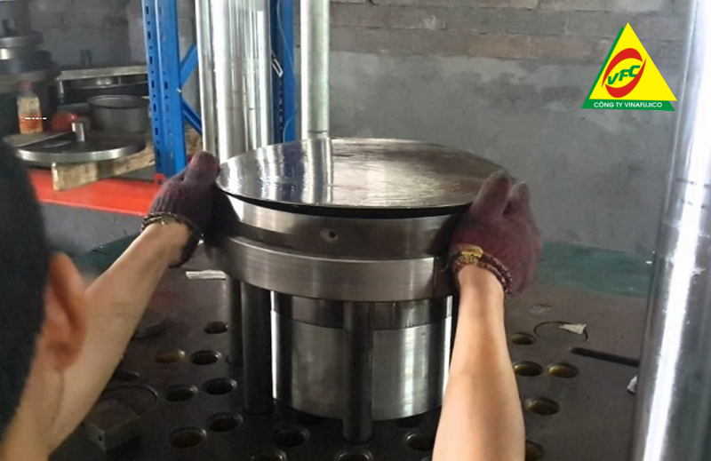 Có nên dùng Dầu dập vuốt kim loại gốc tổng hợp không?