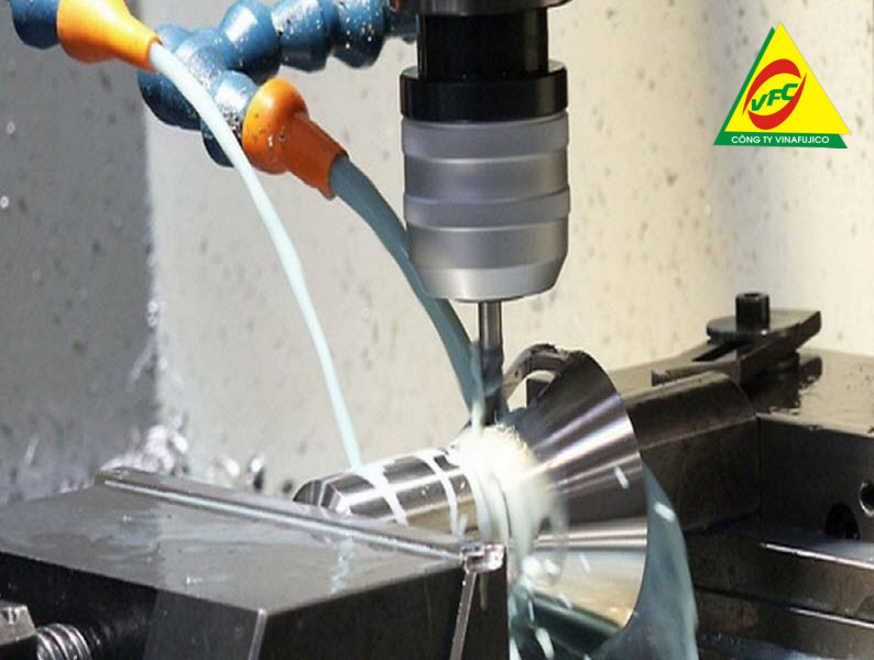 Top 3 Lý Do Nên Dùng Dầu Tưới Nguội Không Pha Cho Gia Công Chính Xác